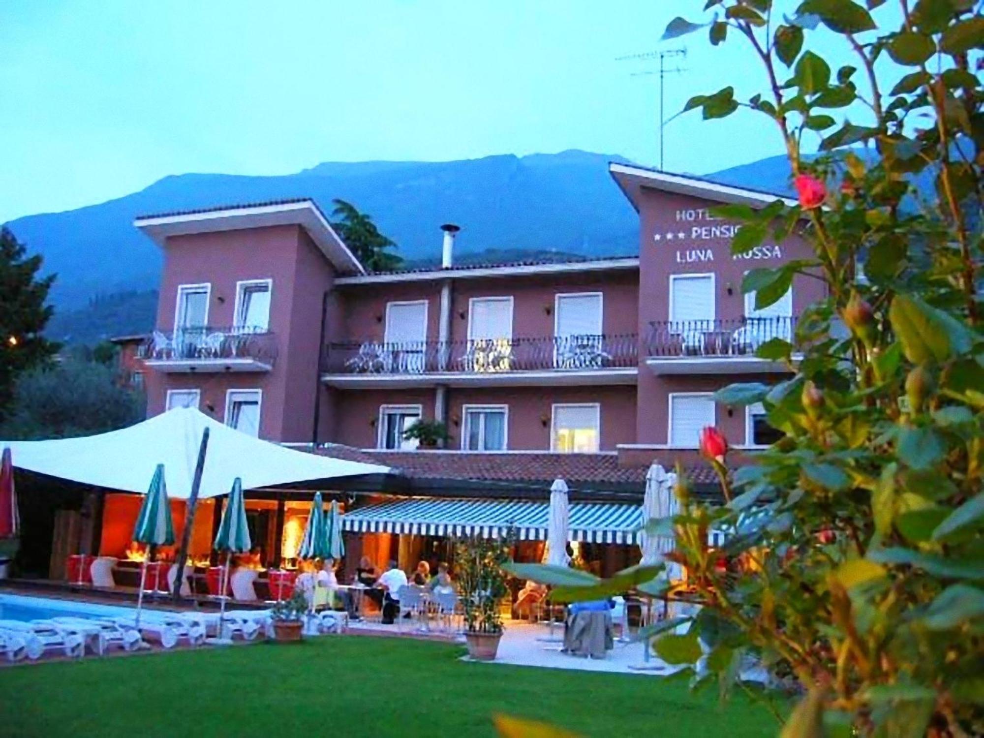 Hotel Luna Rossa (Adults Only) มัลเชซิเน ภายนอก รูปภาพ