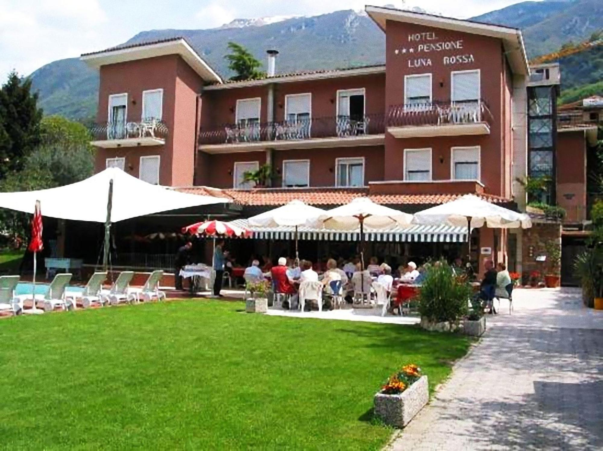 Hotel Luna Rossa (Adults Only) มัลเชซิเน ภายนอก รูปภาพ
