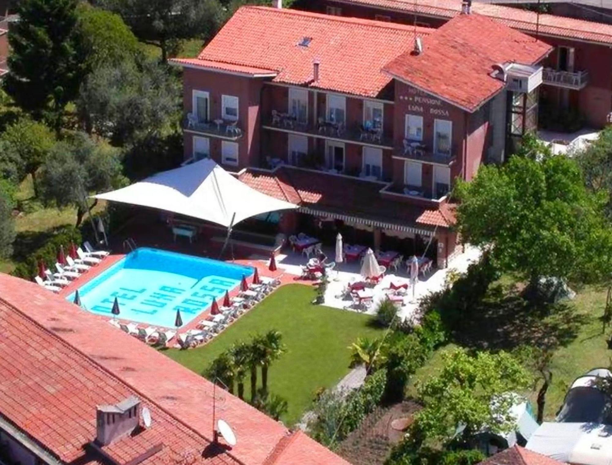 Hotel Luna Rossa (Adults Only) มัลเชซิเน ภายนอก รูปภาพ