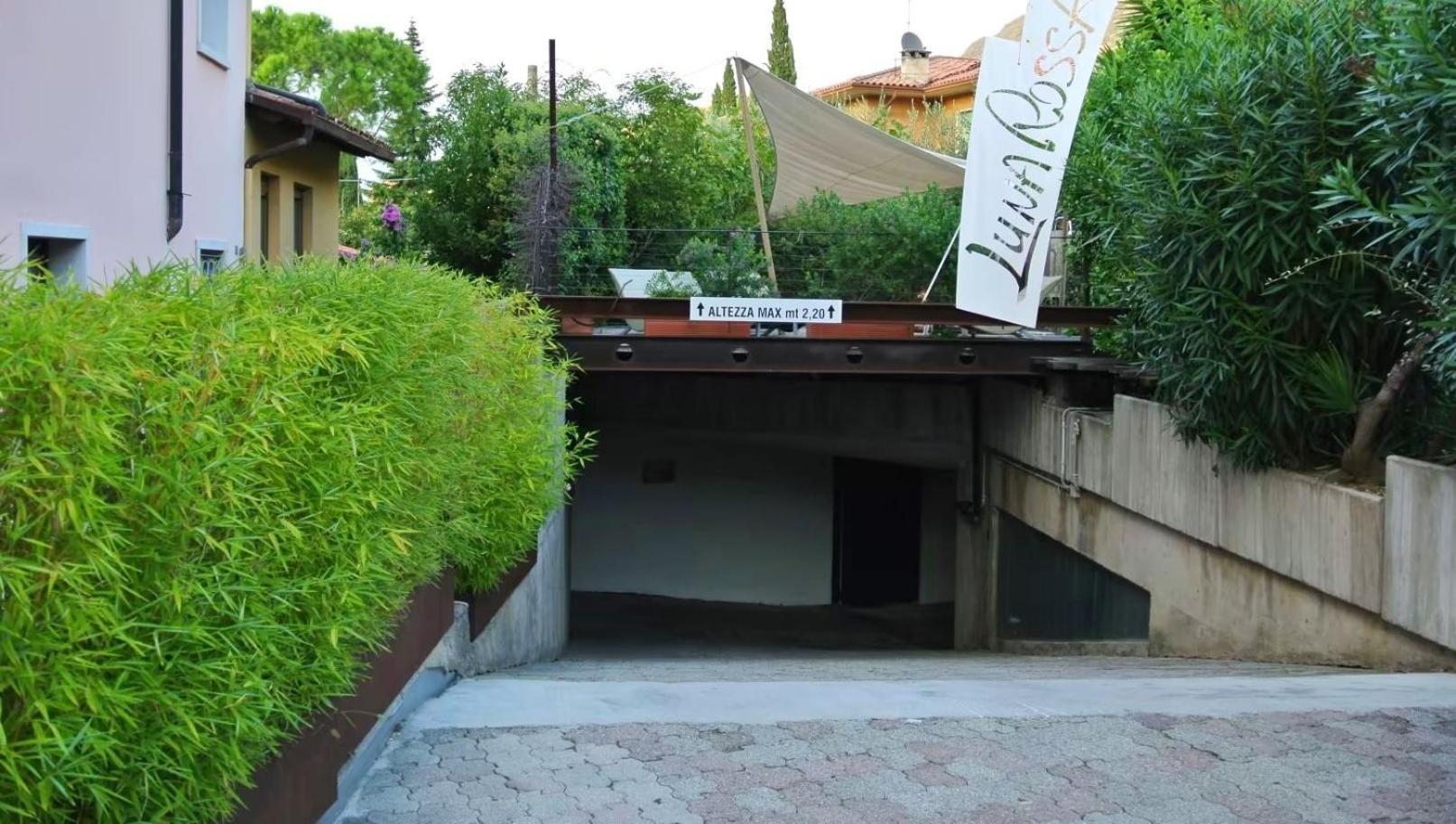 Hotel Luna Rossa (Adults Only) มัลเชซิเน ภายนอก รูปภาพ