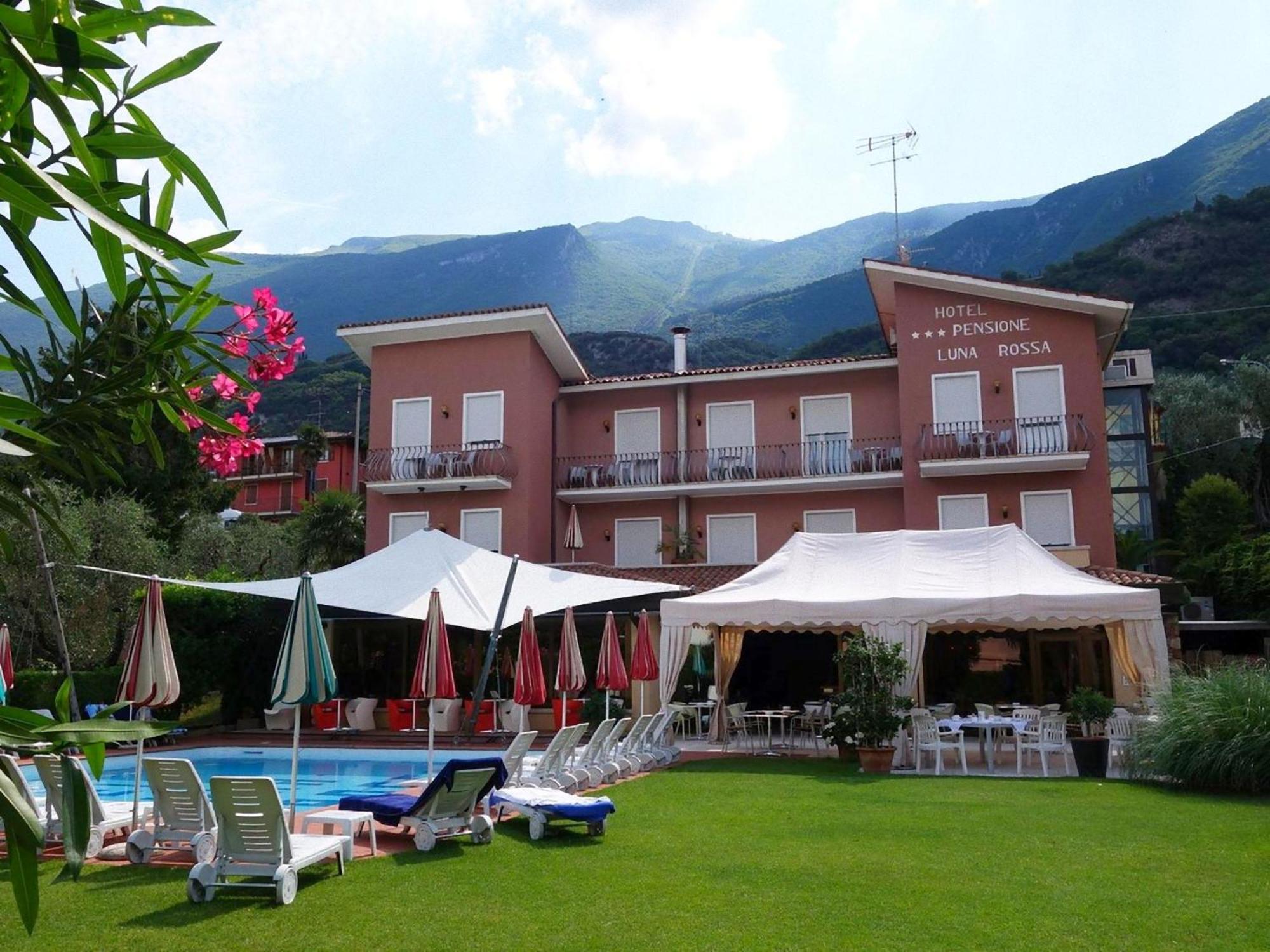 Hotel Luna Rossa (Adults Only) มัลเชซิเน ภายนอก รูปภาพ