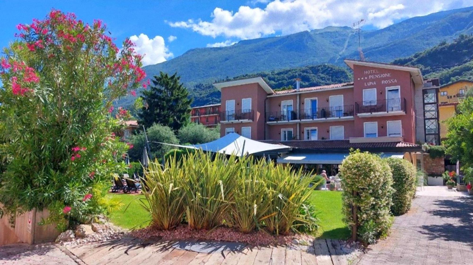 Hotel Luna Rossa (Adults Only) มัลเชซิเน ภายนอก รูปภาพ