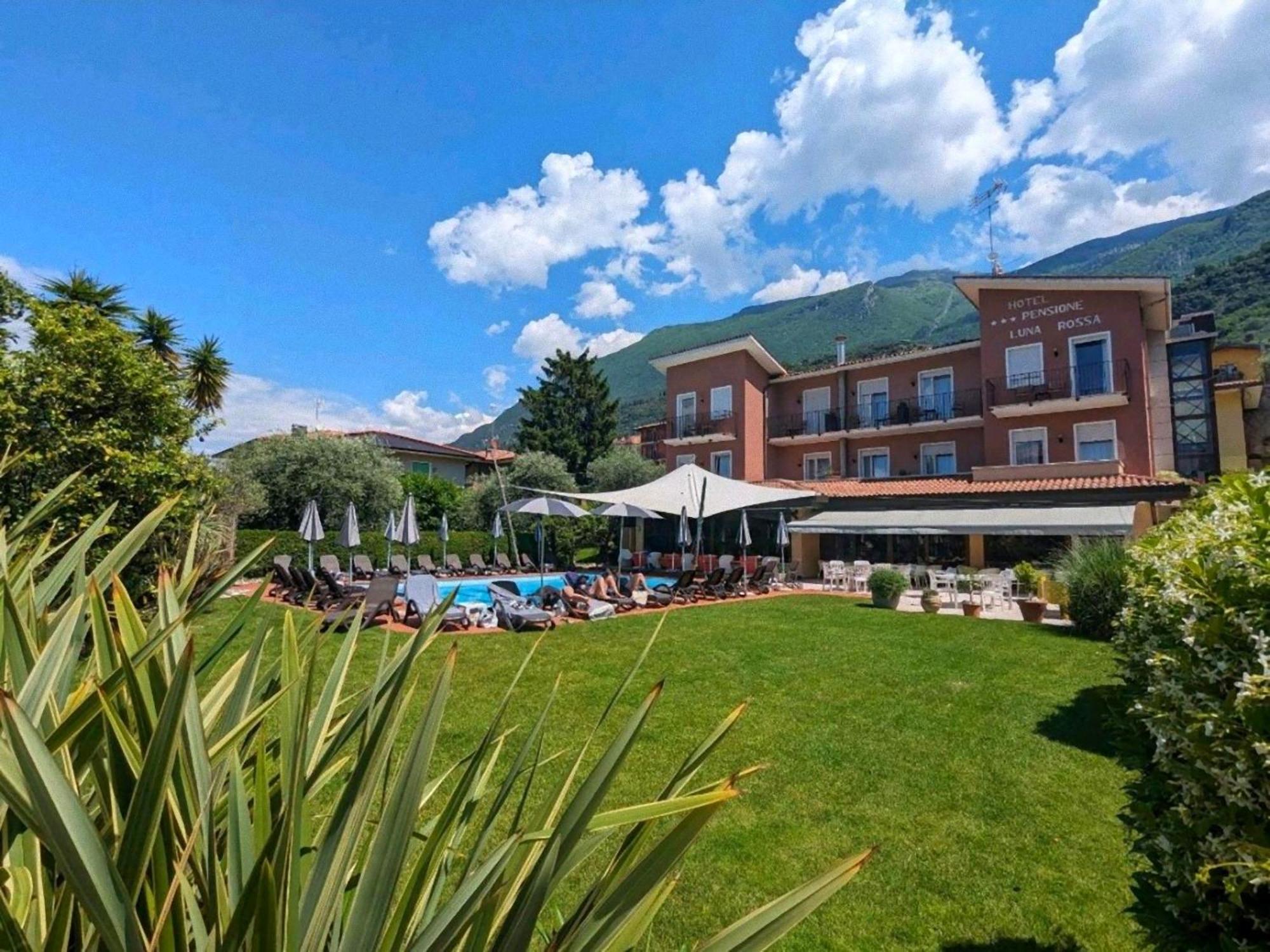 Hotel Luna Rossa (Adults Only) มัลเชซิเน ภายนอก รูปภาพ