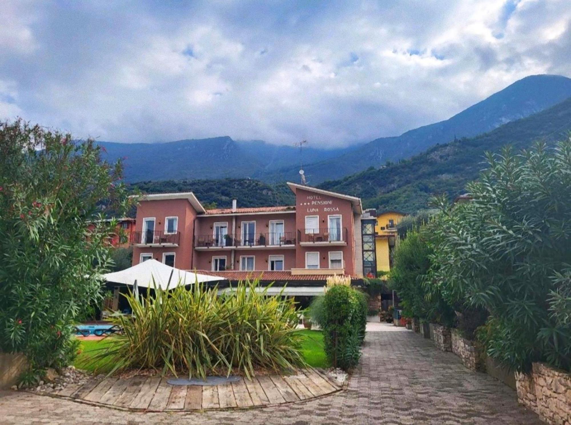 Hotel Luna Rossa (Adults Only) มัลเชซิเน ภายนอก รูปภาพ