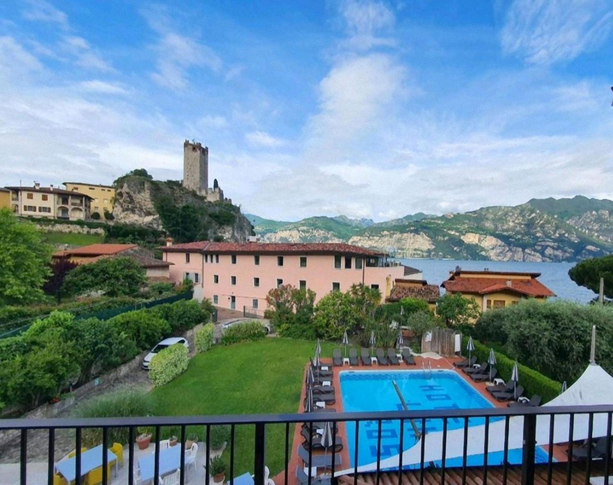 Hotel Luna Rossa (Adults Only) มัลเชซิเน ภายนอก รูปภาพ