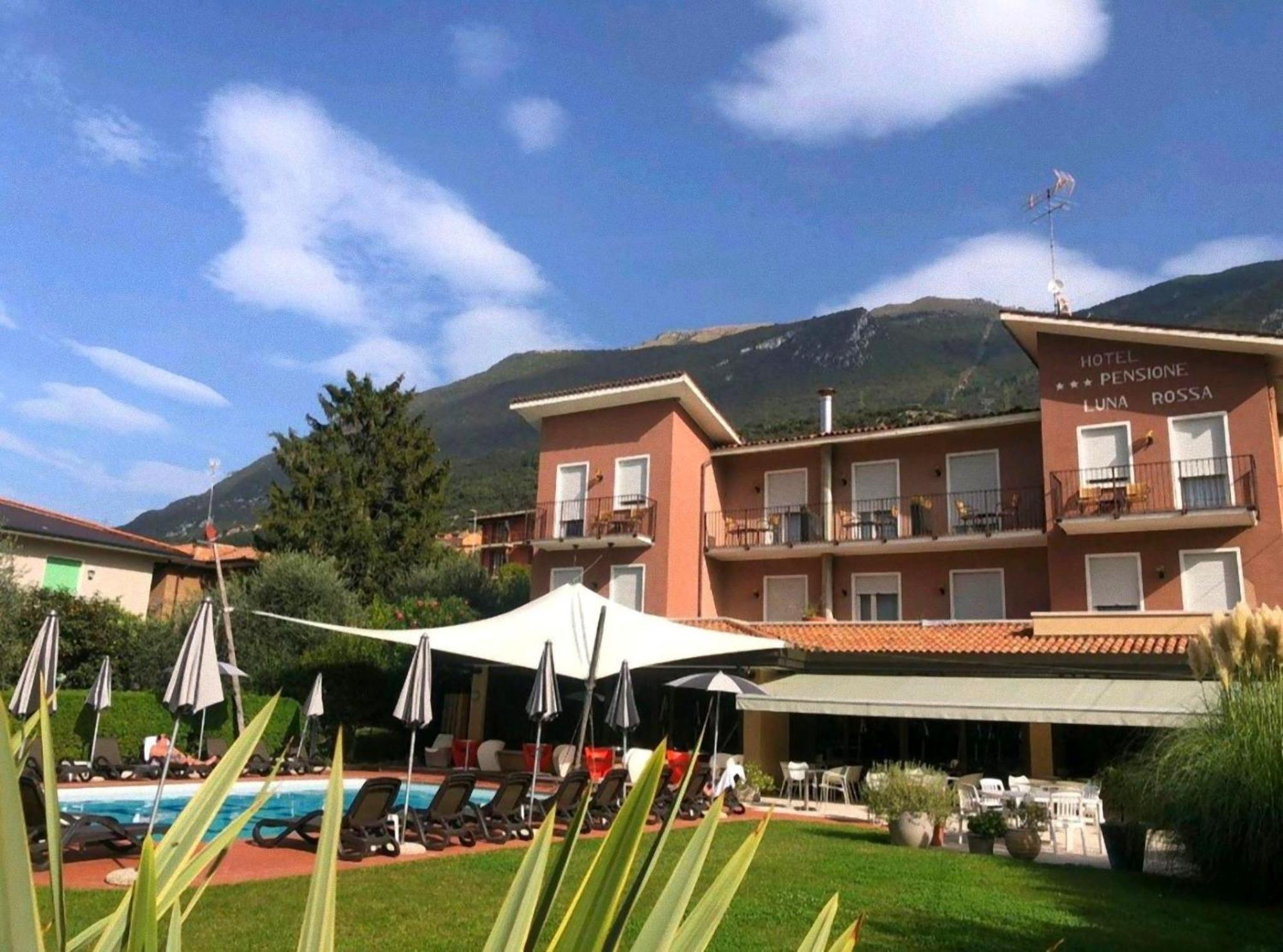 Hotel Luna Rossa (Adults Only) มัลเชซิเน ภายนอก รูปภาพ
