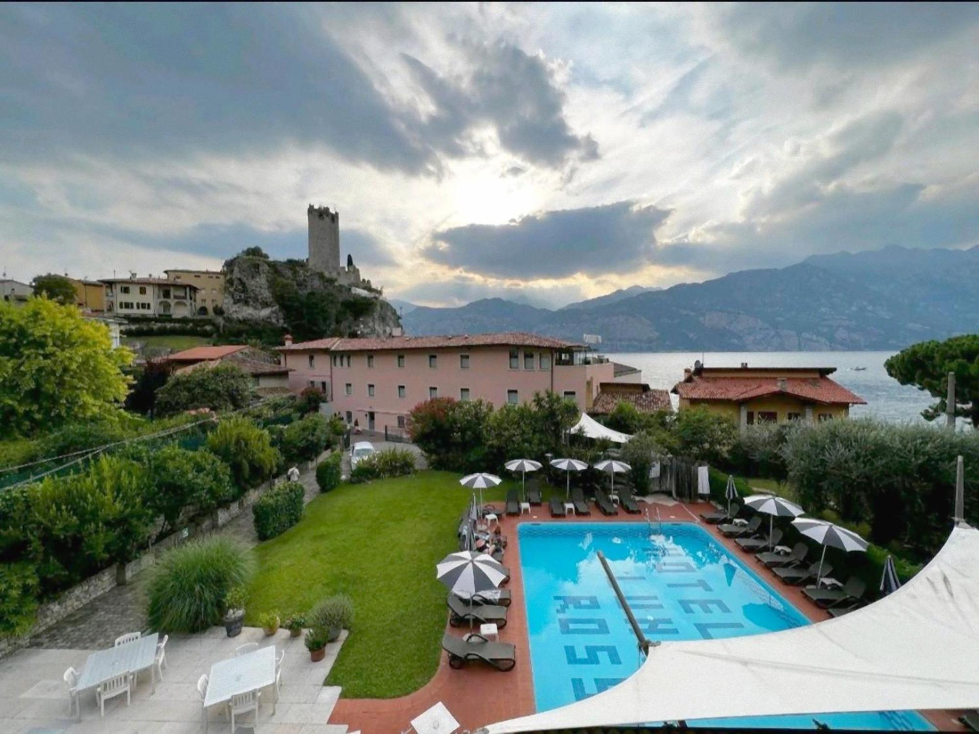 Hotel Luna Rossa (Adults Only) มัลเชซิเน ภายนอก รูปภาพ