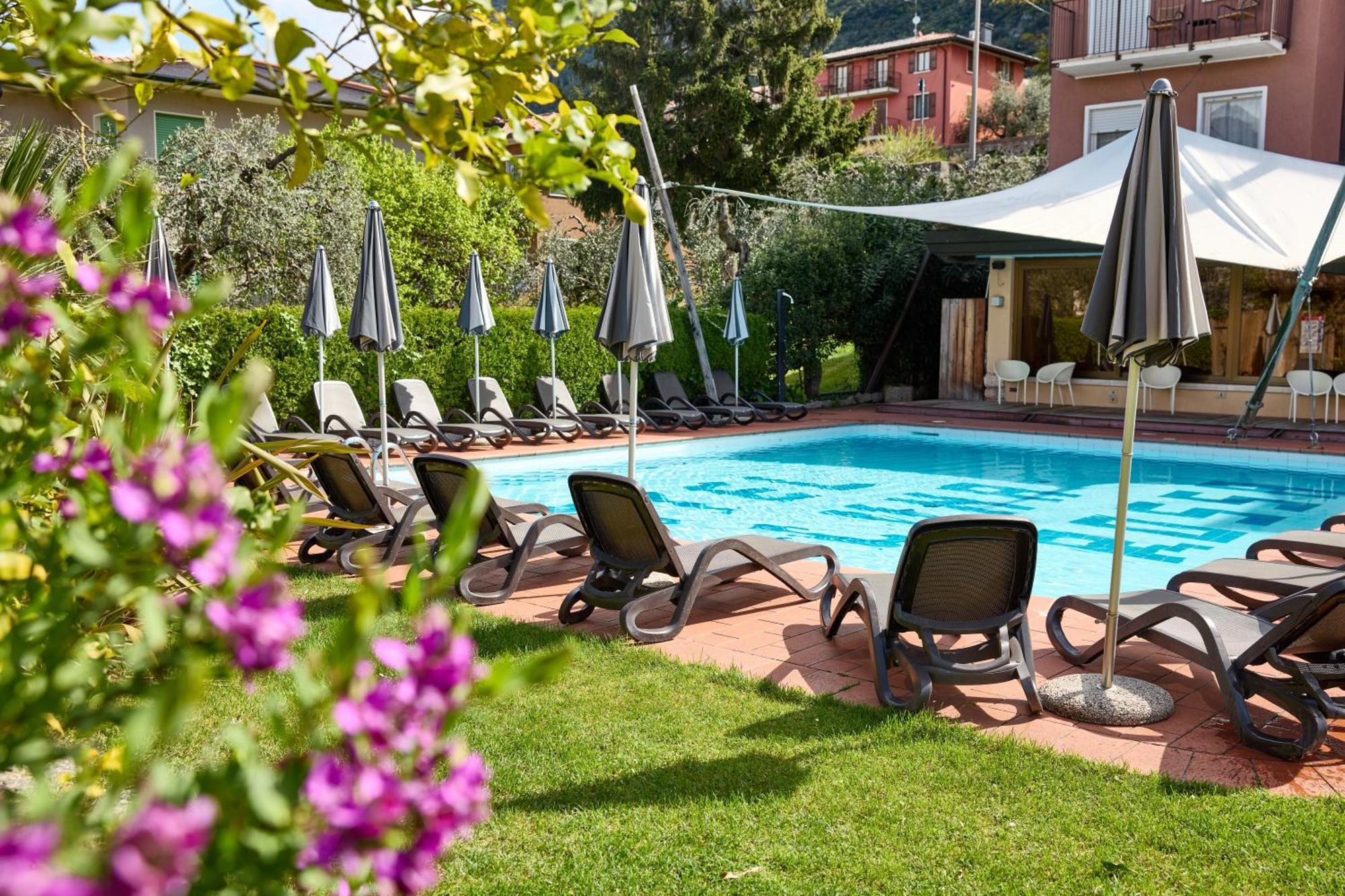 Hotel Luna Rossa (Adults Only) มัลเชซิเน ภายนอก รูปภาพ