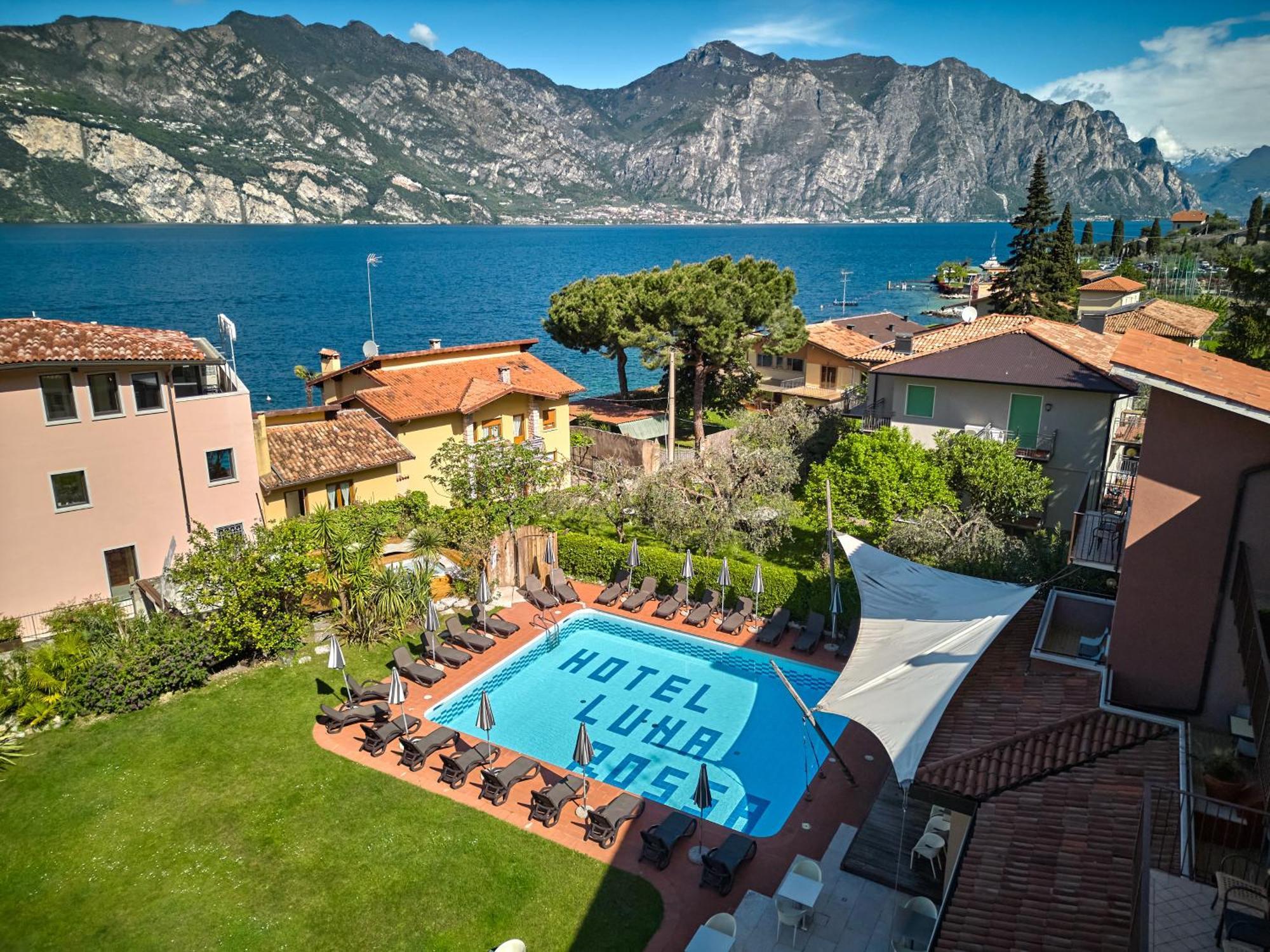 Hotel Luna Rossa (Adults Only) มัลเชซิเน ภายนอก รูปภาพ