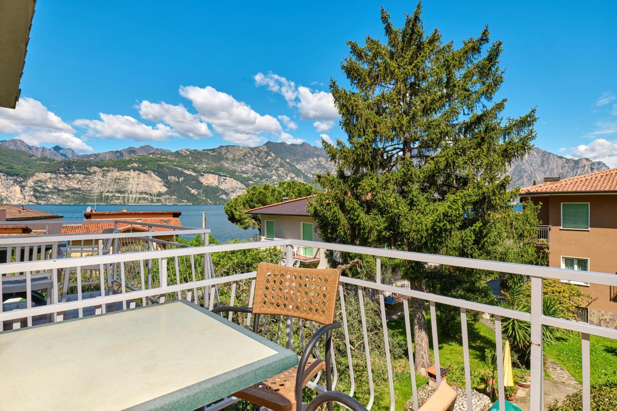 Hotel Luna Rossa (Adults Only) มัลเชซิเน ภายนอก รูปภาพ